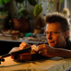 Dan Milkowski makes violin